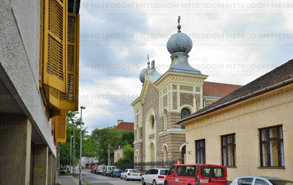Az Újpesti Nagyzsinagóga egy ma is működő zsinagóga, 1885-ben épült.