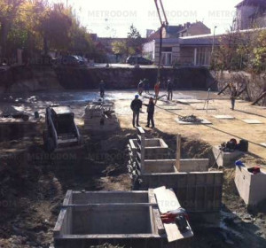 2013. november 12. Sorra készülnek a betoncölöpök
