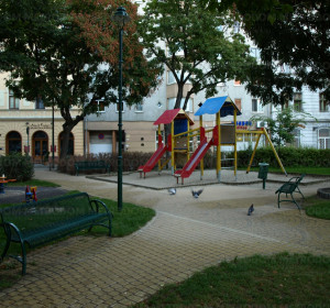 Játszótér a közeli Ferenc parkban