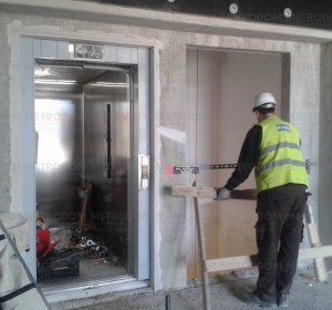 12/12/2014 The elevators are fitted-in