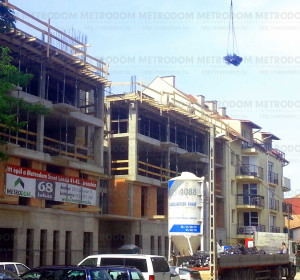 2015. május 20.Szent László úti építkezés, A épület földszintjén folyik a vakolás