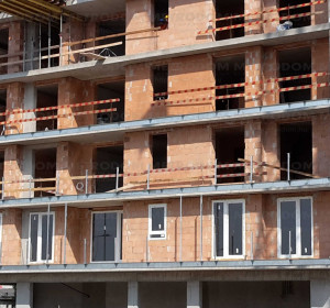 2015. június 8. City Home E, ablakok, erkélyajtók beépítése az első emeleten 