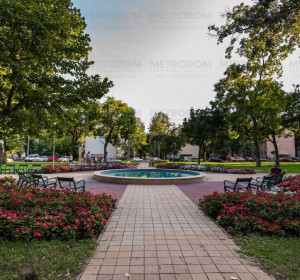 Sétálni vagy csak üldögélni egy szép parkban, ez is elérhető a Babér utca közelében.