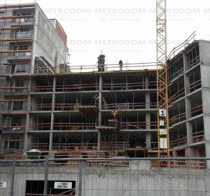 2015. október 13. A City Home F épületén már a 6. emelet készül. A kőművesek is már az első emeleten dolgoznak.