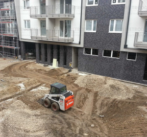 2015. október 13. A Szent László utcai építkezésen elkezdődtek a belső udvari munkálatok, elsőként a tereprendezés. 
