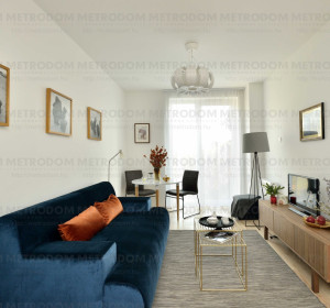 A kék kanapé feldobja a nappali, egyedi tervezésű, külön megrendelésre készült.