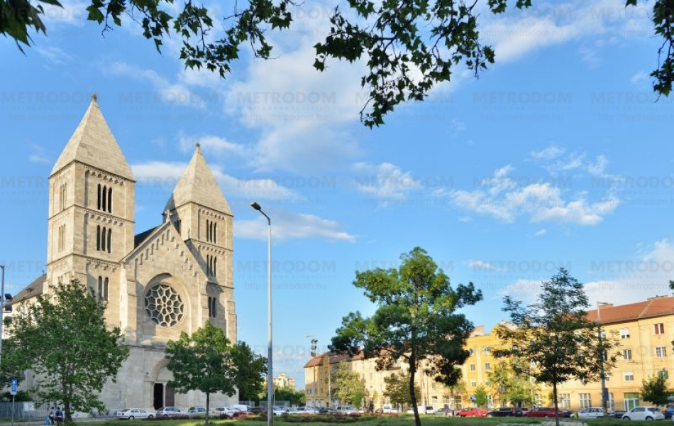 A neoromán stílusban épült Szent Margit templom 1933. óta áll a Lehel téren.